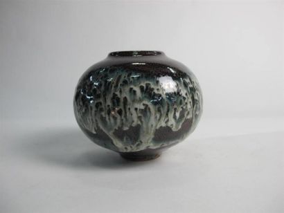 Yves LOISELET (né en 1957). Vase boule à...
