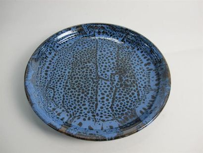 Yves LOISELET (né en 1957). Plat circulaire...
