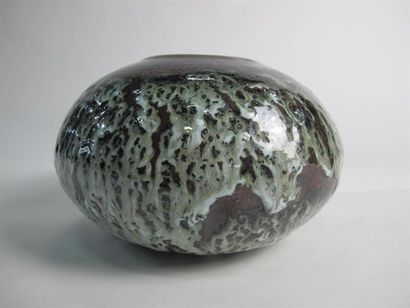 Yves LOISELET (né en 1957). Vase boule en...