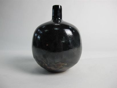 Yves LOISELET (né en 1957). Vase boule en...