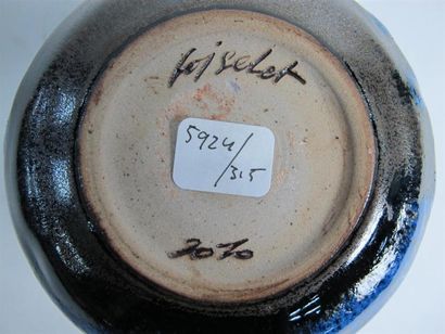 Yves LOISELET (né en 1957). Vase boule à...