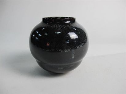 Yves LOISELET (né en 1957). Vase boule en...