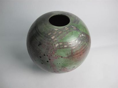 Loul COMBRES (né en 1937). Vase boule à décor...