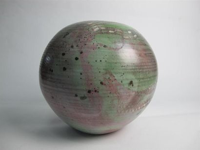 Loul COMBRES (né en 1937). Vase boule à décor...