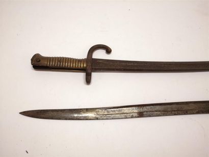 2 baïonnettes Chassepot sans fourreau, en...