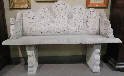 Banc en pierre sculptée, style romano-byzantin....