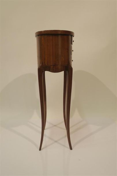 Table d'appoint ovale en bois de placage...