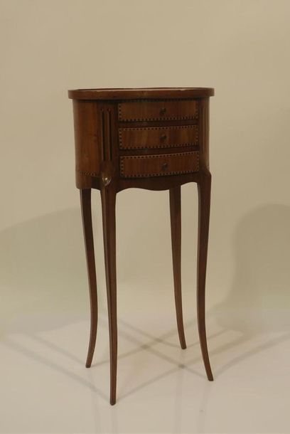 Table d'appoint ovale en bois de placage...