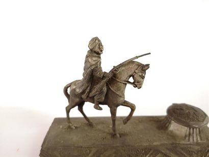 Encrier orientaliste en métal