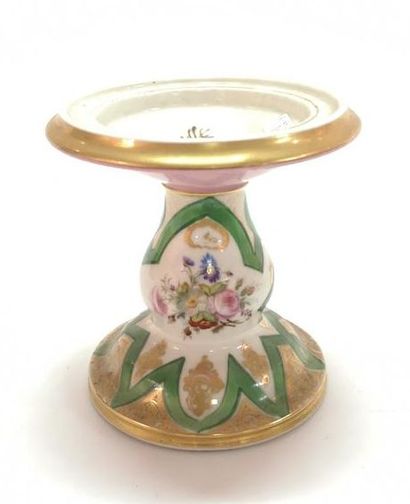 Présentoir en porcelaine, décor polychrome...