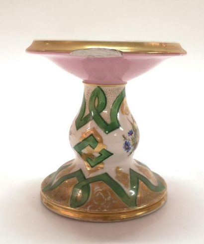 Présentoir en porcelaine, décor polychrome...