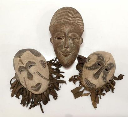 3 masques africains. Haut. entre 36 et 40...