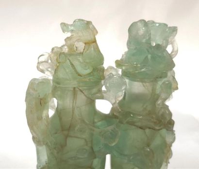 CHINE. Double vases couverts en pierre dure...