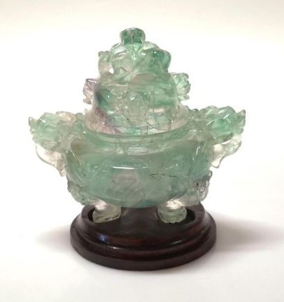 CHINE. Brûle parfum en pierre dure sculptée...