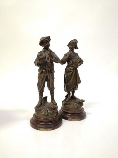 Paire de statuettes en métal: 