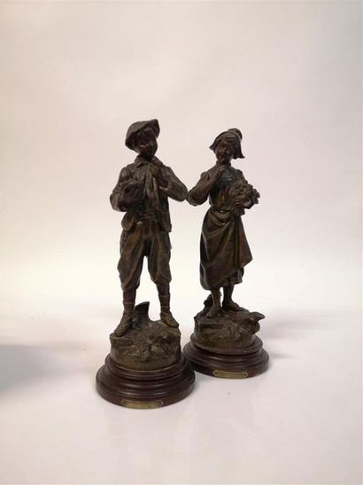 Paire de statuettes en métal: 