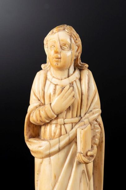 Saint Jean de Calvaire en ivoire sculpté...