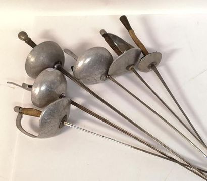 Lot de 8 épées et fleurets XIXe et XXe
Expert:...