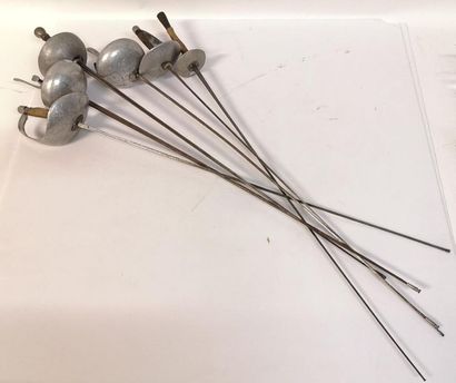 Lot de 8 épées et fleurets XIXe et XXe
Expert:...