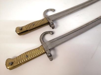 Lot de 2 baïonnettes 
