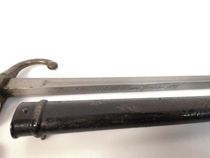 Lot de 3 baïonnettes dont une allemande 39/40,...