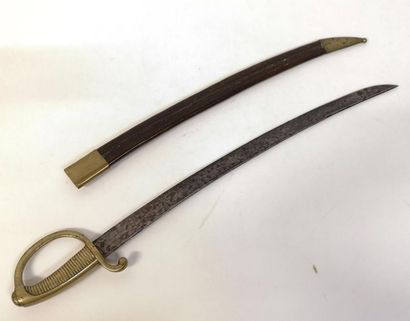 un sabre briquet avec son fourreau en cuir...