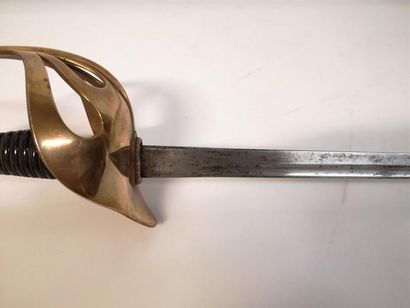 Sabre réglementaire français avec son fourreau...