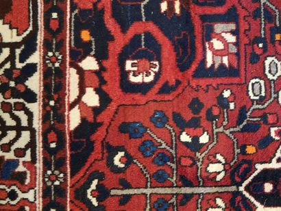 Tapis d'Iran - Baktiar à médaillon. 207 x...