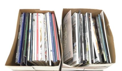 2 cartons de catalogues de ventes