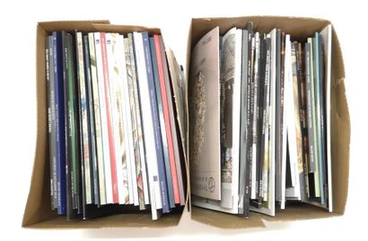 2 cartons de catalogues de ventes