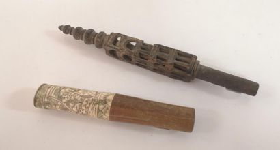 Manche en bois et os gravé de personnages...