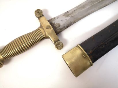 Glaive 1833 avec son fourreau en cuir
Expert:...