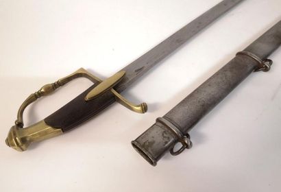 Sabre de type consulat, avec son fourreau...
