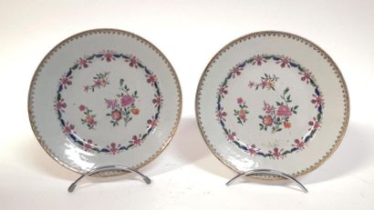 CHINE - COMPAGNIE DES INDES. Paire d'assiettes...