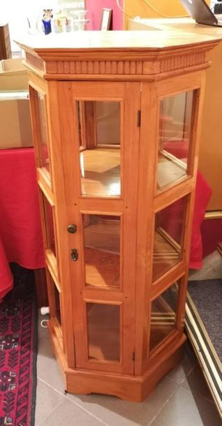 Vitrine hexagonale en bois naturel. H 119...