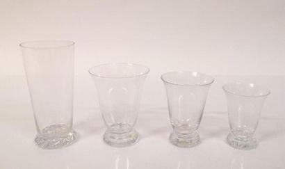 DAUM. Service de verres tulipes en cristal...