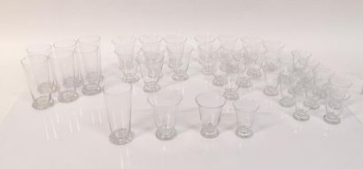 DAUM. Service de verres tulipes en cristal...