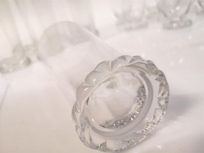 DAUM. Service de verres tulipes en cristal...