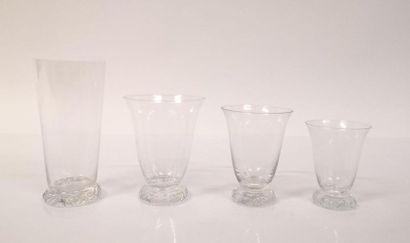 DAUM. Service de verres tulipes en cristal...