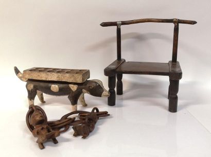 Ensemble de 3 objets en bois sculpté africain...