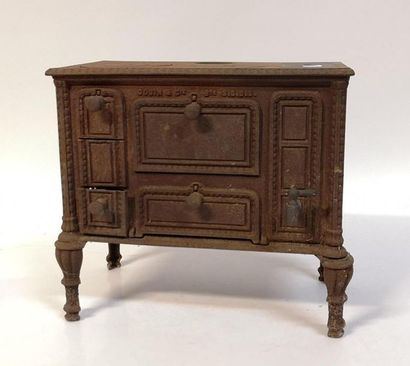 Fourneau d'enfant en fonte GODIN ancien (rouille)....