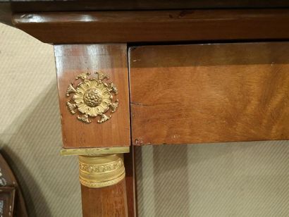 Console en acajou et placage d'acajou, un...