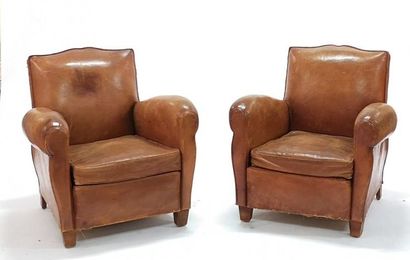 Paire de fauteuils club entièrement gainés...