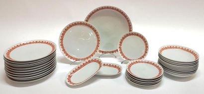 Service de table en porcelaine à décor orange...