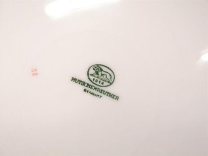 Service de table en porcelaine à décor orange...