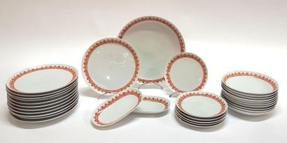 Service de table en porcelaine à décor orange...