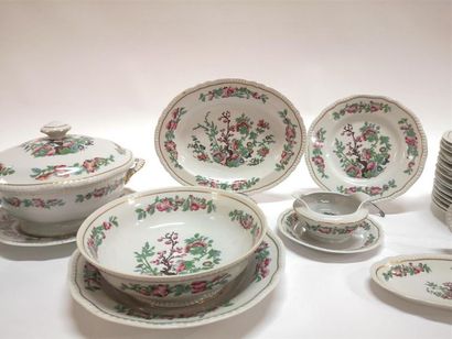 BERNARDAUD. Service de table en porcelaine,...