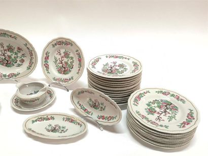 BERNARDAUD. Service de table en porcelaine,...