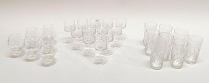 Ensemble de verres en cristal, dont Sèvres...