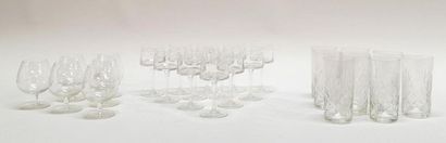 Ensemble de verres en cristal, dont Sèvres...